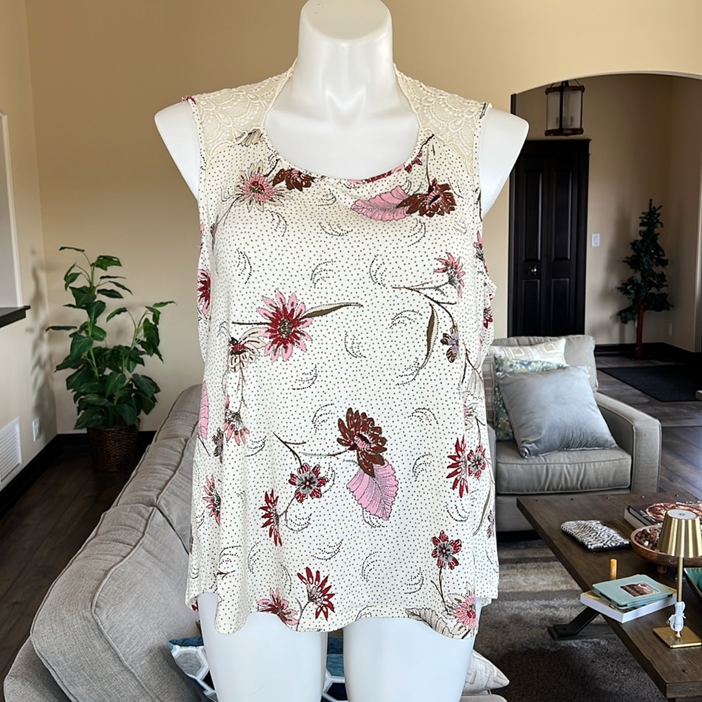 Daniel Rainn Cream Floral Crochet-Trim Tank Top